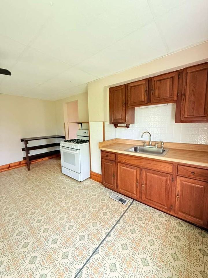300 Barckhoff St - Photo 3 of 12