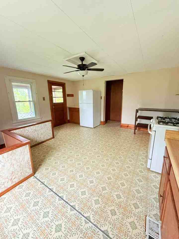 300 Barckhoff St - Photo 4 of 12