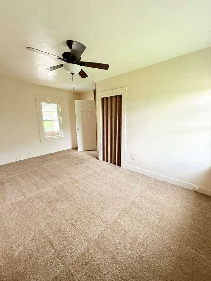 300 Barckhoff St - Photo 5 of 12