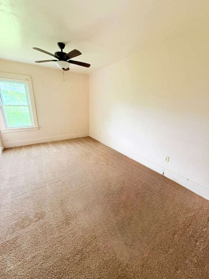 300 Barckhoff St - Photo 6 of 12