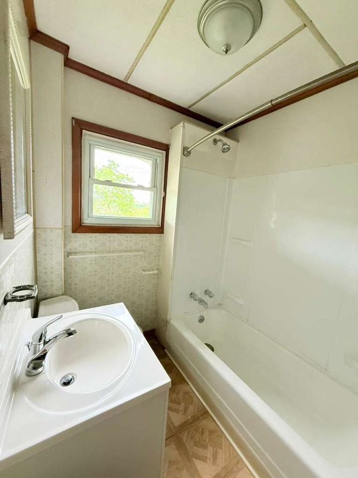300 Barckhoff St - Photo 7 of 12