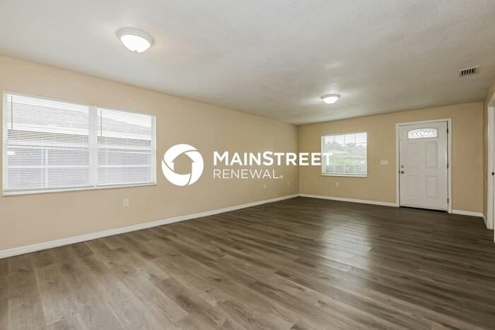 2607 Lindell Ave - Photo 3 of 15