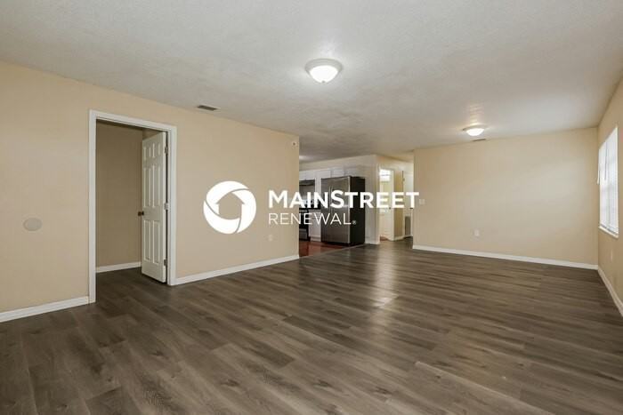 2607 Lindell Ave - Photo 4 of 15