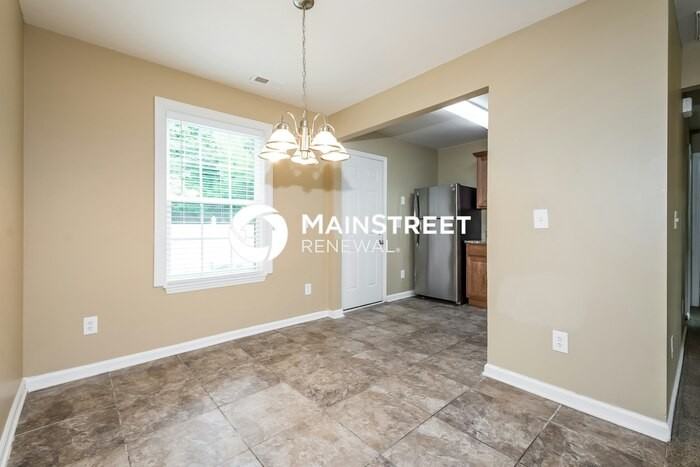 8233 Wynewood Ct - Photo 5 of 15