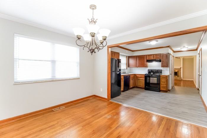 1692 Citadel Pl - Photo 3 of 9