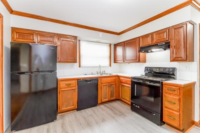 1692 Citadel Pl - Photo 4 of 9