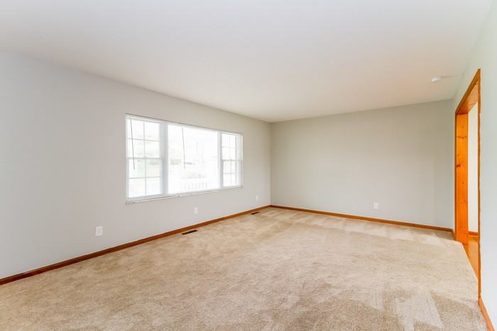 1692 Citadel Pl - Photo 6 of 9
