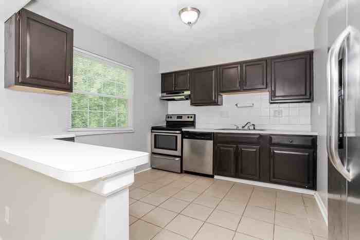 404 Westgate Dr - Photo 5 of 12