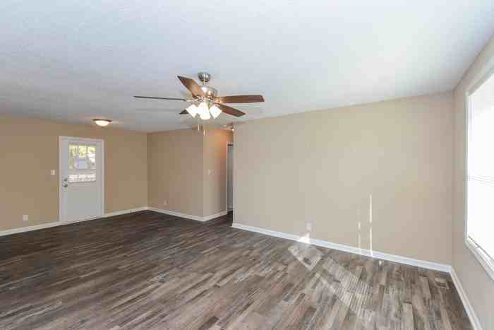 346 Woodale Dr - Photo 3 of 11