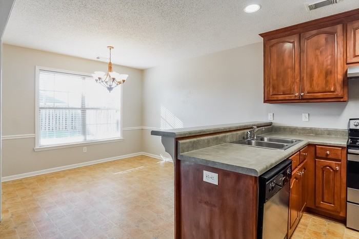 10124 Chandlers Xing - Photo 5 of 11