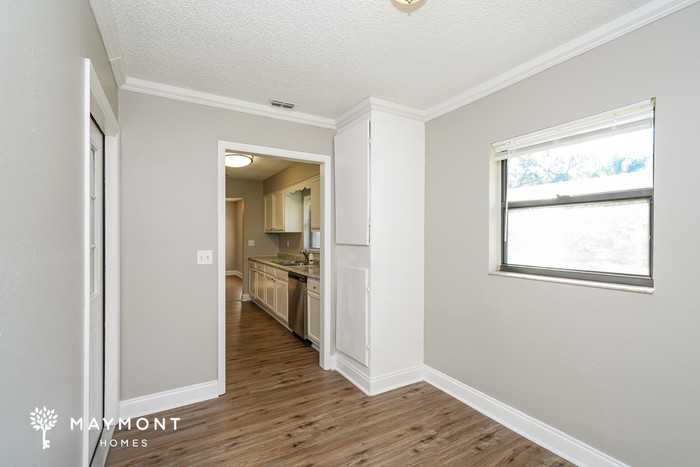 2302 Maple Hill Dr - Photo 4 of 12