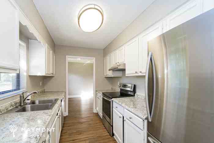 2302 Maple Hill Dr - Photo 5 of 12