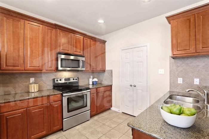 3612 Vienna St - Photo 4 of 45