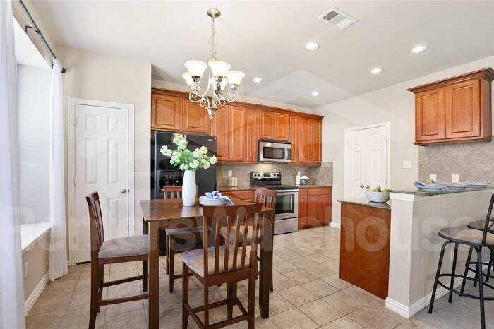 3612 Vienna St - Photo 6 of 45