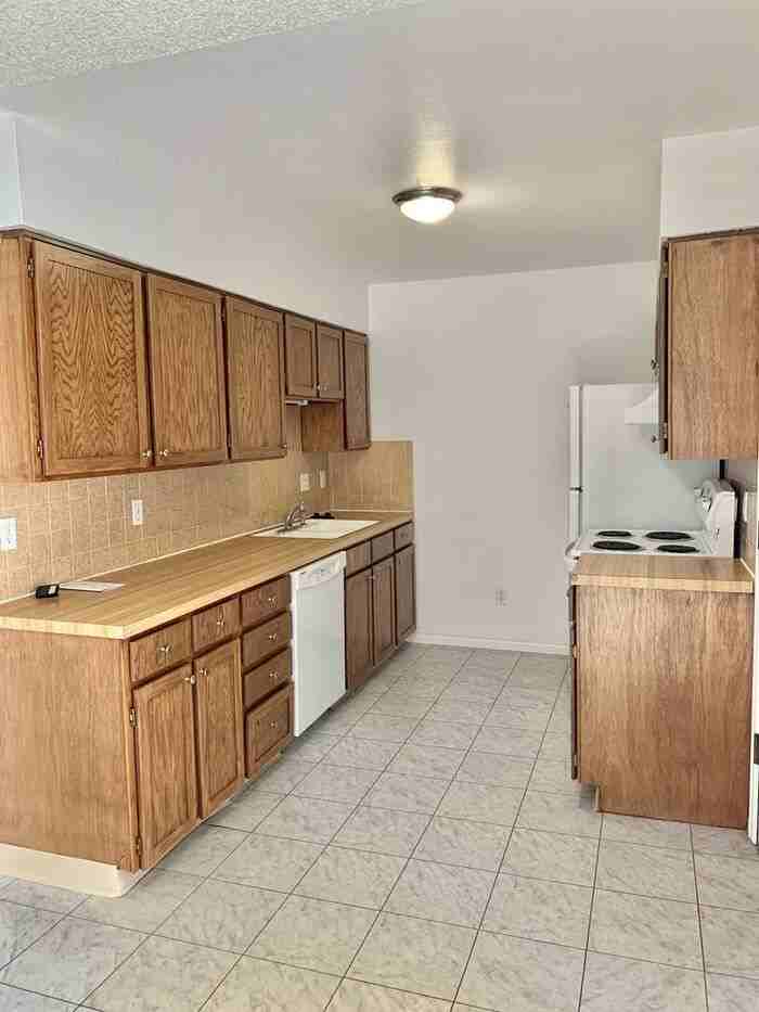 1543 Kennedy Ave - Photo 4 of 13