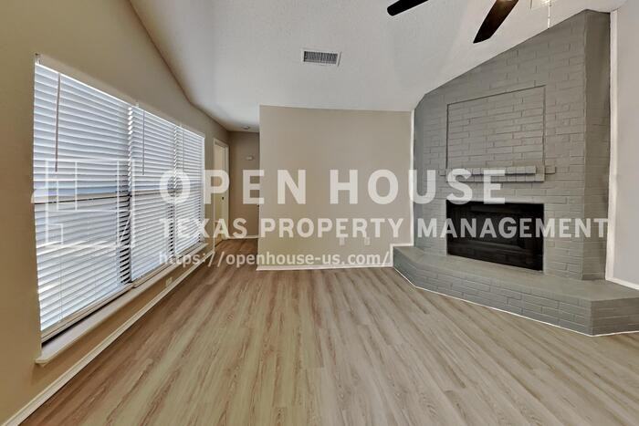 216 Caprock Dr - Photo 4 of 20