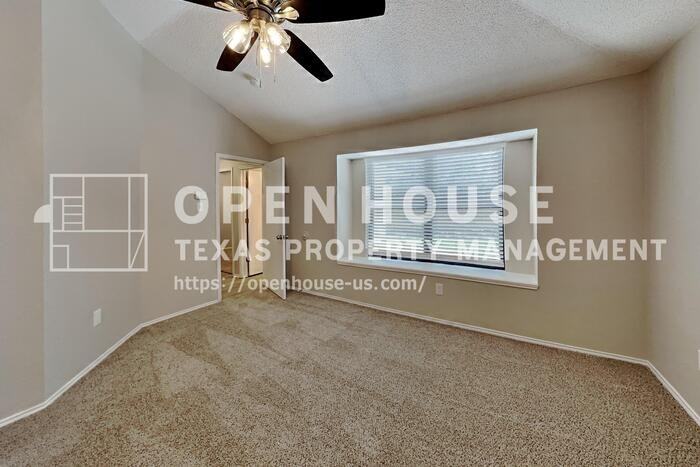 216 Caprock Dr - Photo 7 of 20