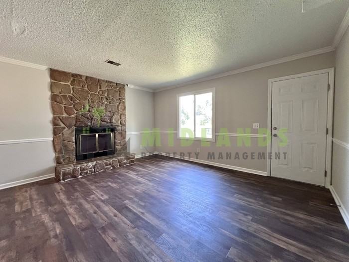 208 S Cromwell St #E - Photo 6 of 35