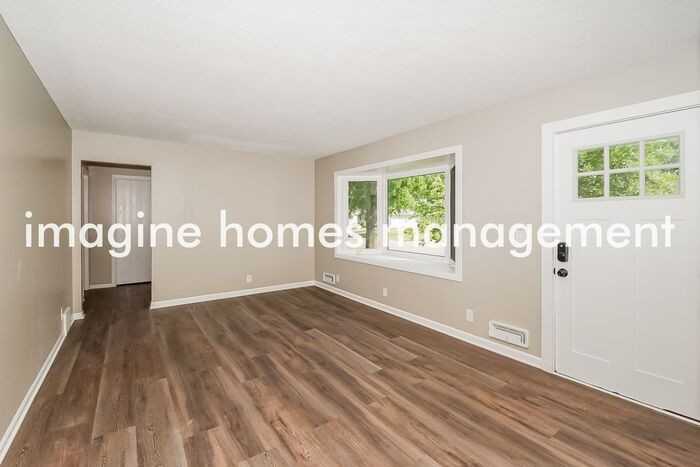 929 Oriole Dr - Photo 3 of 15