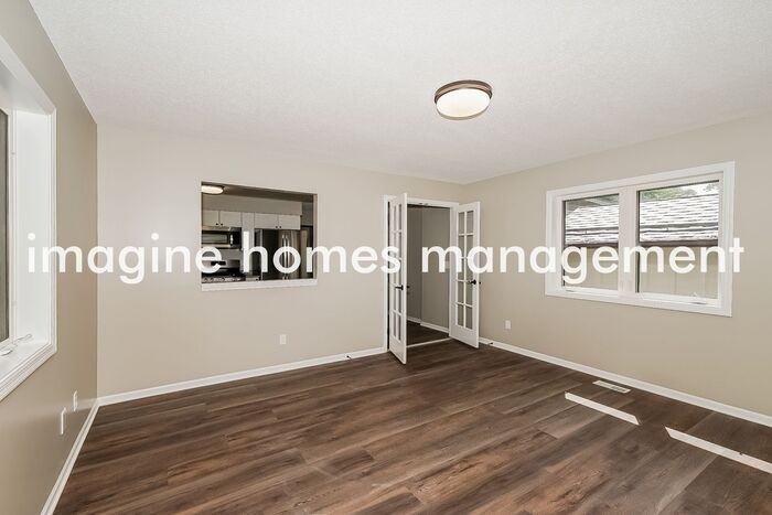 929 Oriole Dr - Photo 4 of 15