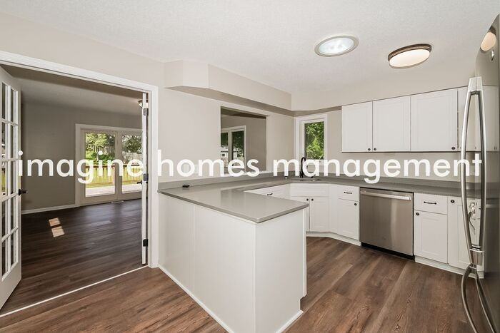 929 Oriole Dr - Photo 5 of 15
