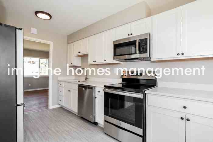 10755 Plainfield Rd - Photo 6 of 18