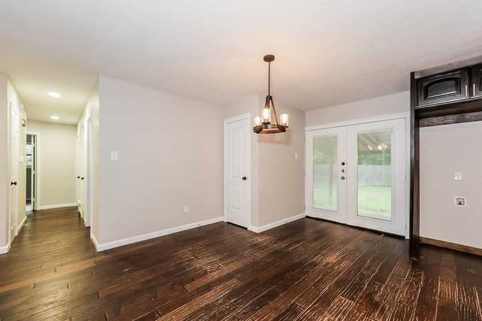 224 Ne Michael Dr - Photo 4 of 15