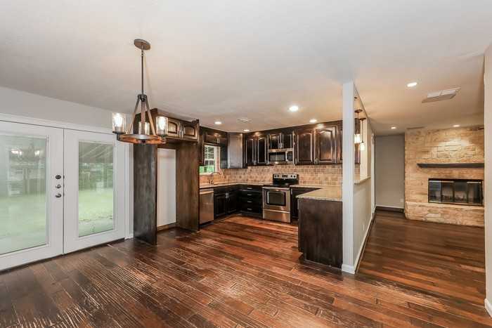 224 Ne Michael Dr - Photo 5 of 15