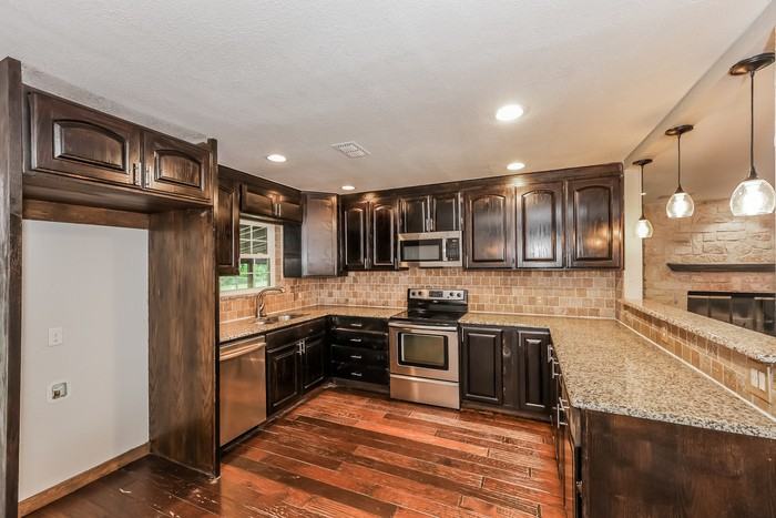 224 Ne Michael Dr - Photo 6 of 15