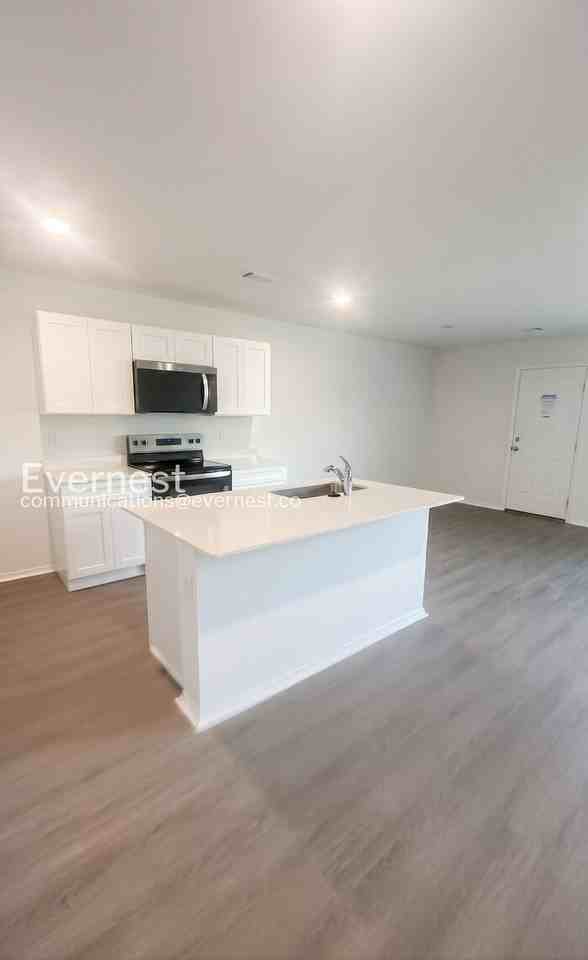 101 E Fredonia Ct - Photo 2 of 26