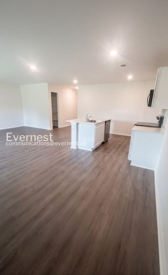 101 E Fredonia Ct - Photo 3 of 26