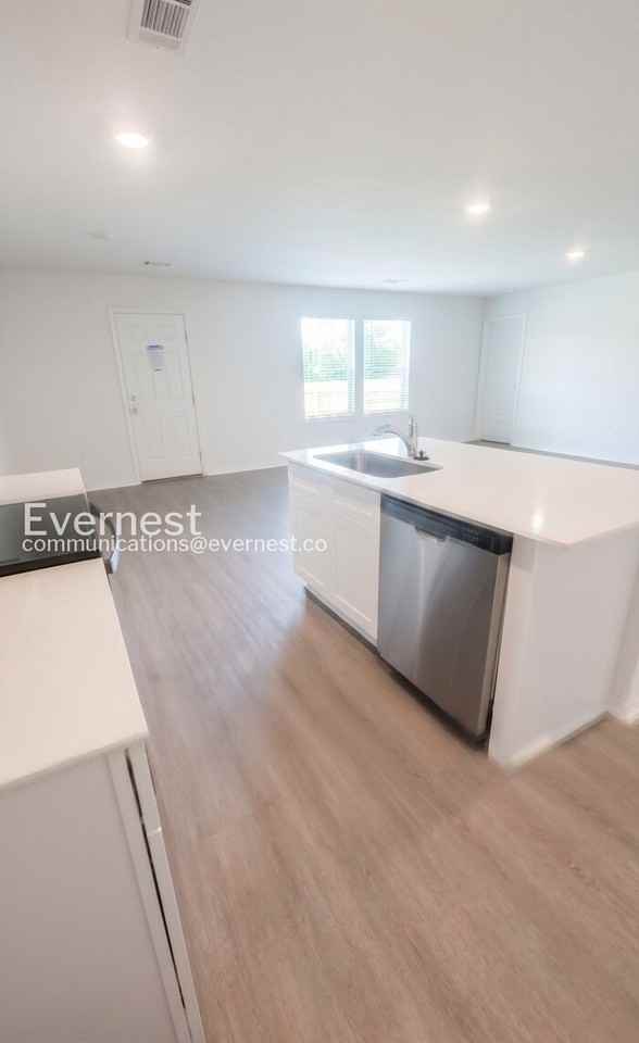 101 E Fredonia Ct - Photo 4 of 26