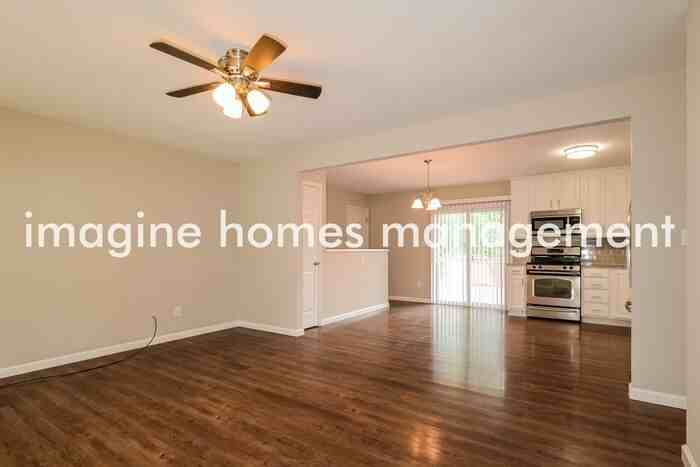 302 Clara St - Photo 5 of 23