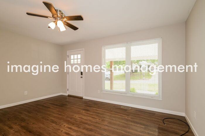 302 Clara St - Photo 6 of 23