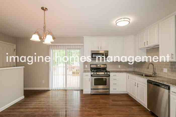302 Clara St - Photo 7 of 23