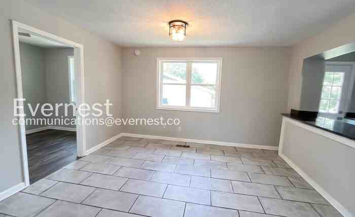 3217 Plaza Cir - Photo 7 of 27
