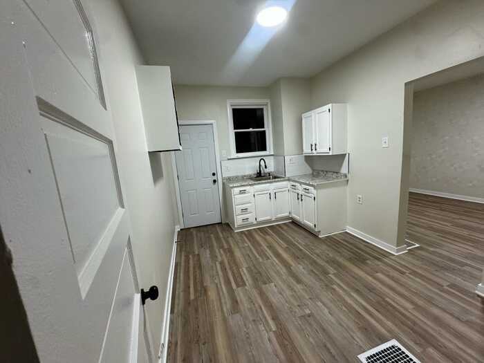 316 Marlow St - Photo 3 of 17