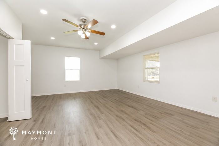 8726 Monroe Ave - Photo 5 of 14