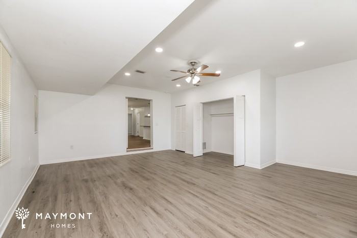8726 Monroe Ave - Photo 7 of 14