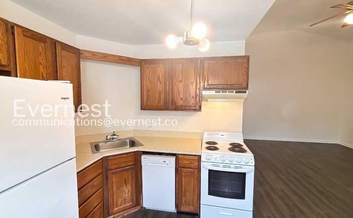 8857 Millard Lee Ln - Photo 4 of 19
