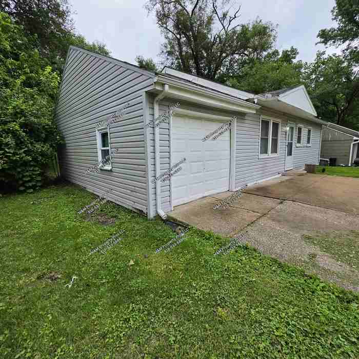 811 N 82nd St - Photo 4 of 25