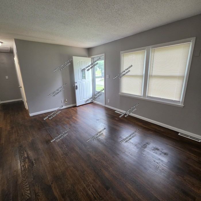 811 N 82nd St - Photo 6 of 25