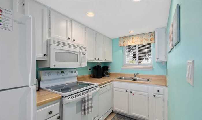615 W Beach Blvd #615 - Photo 4 of 10