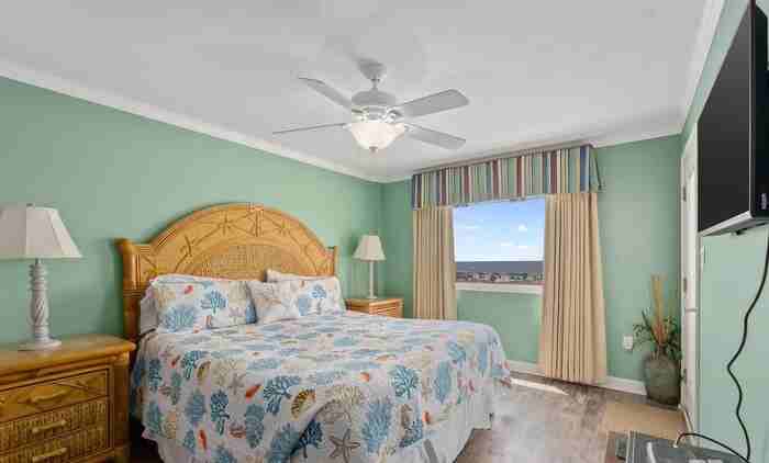 615 W Beach Blvd #615 - Photo 7 of 10