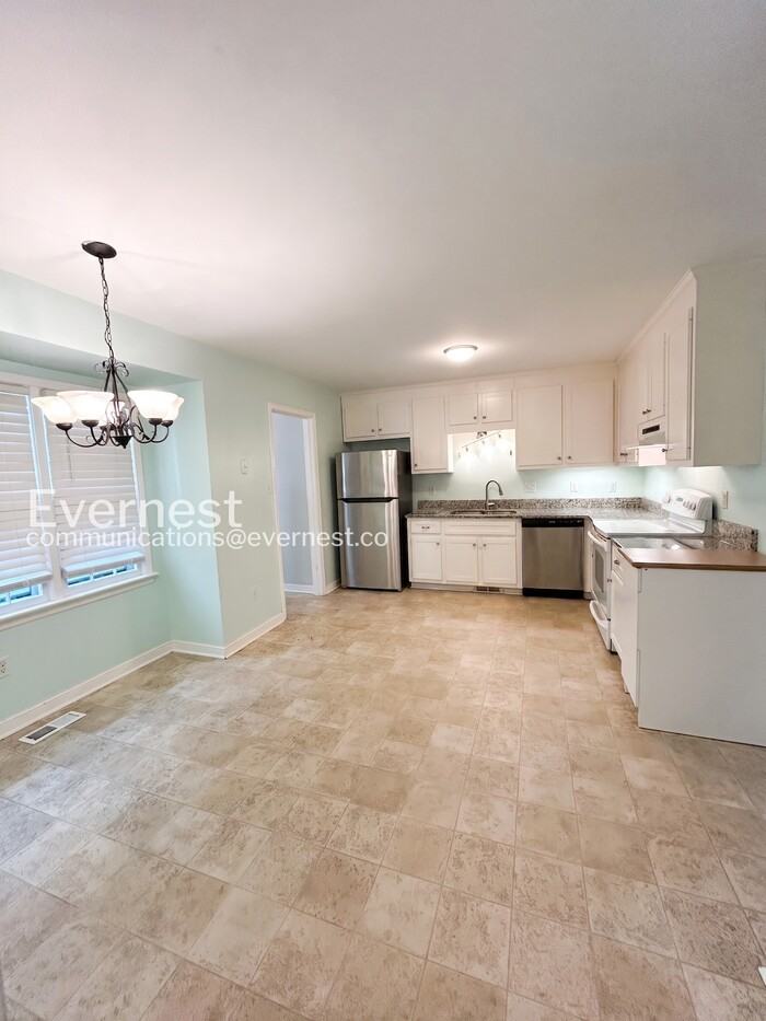 2612 Tracewood Cir - Photo 2 of 14