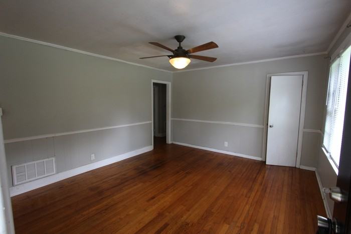 2215 Rosewood Dr - Photo 4 of 14