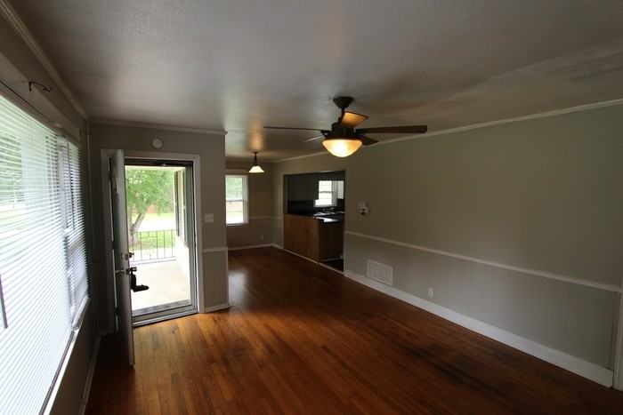 2215 Rosewood Dr - Photo 5 of 14