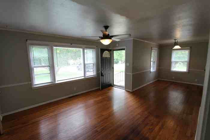 2215 Rosewood Dr - Photo 6 of 14