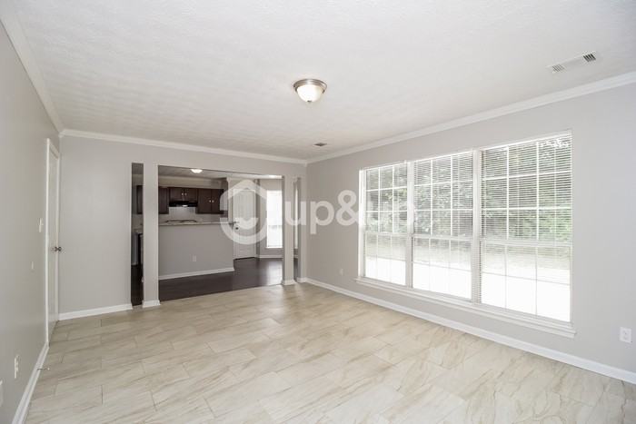 1122 W Shore Dr - Photo 5 of 17