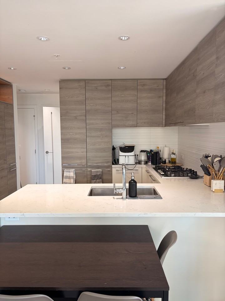 7388 Kingsway #1402 - Photo 2 of 12